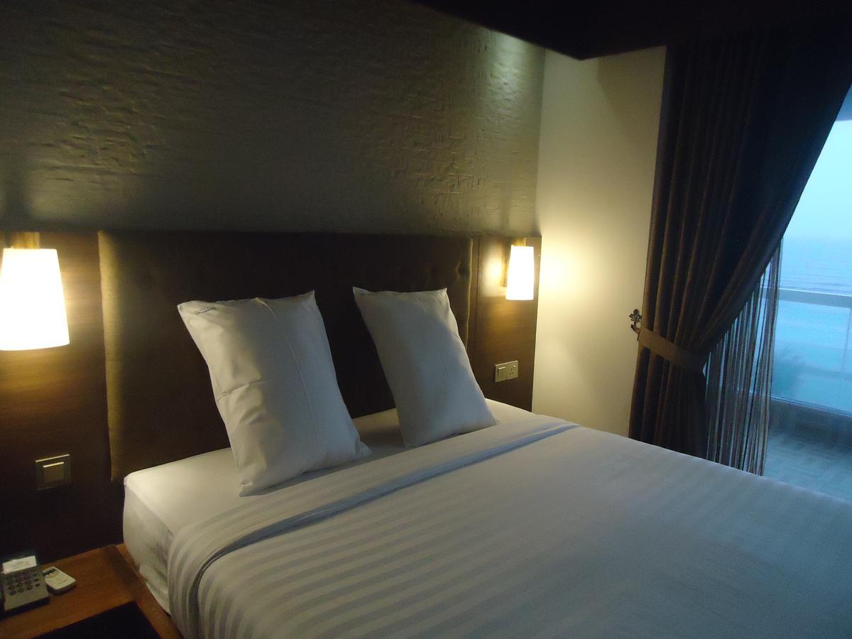 Neeshorgo Hotel & Resort Cox's Bazar Esterno foto